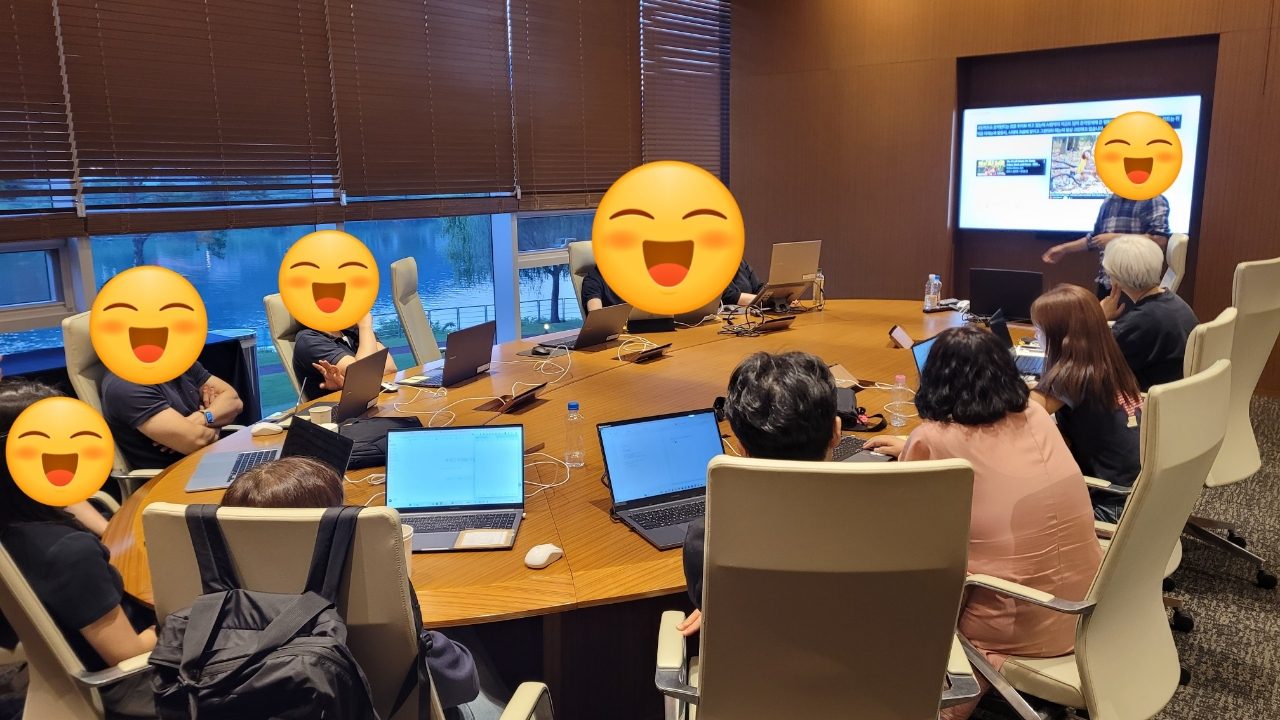 퇴계원고등학교 연수에서 실습이 진행되는 장면